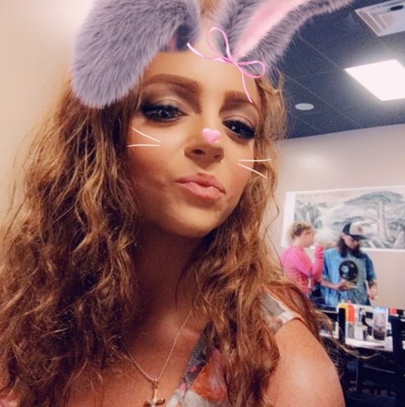 🌺~ Ali~ Posh Ambassador🌺 - Picture 1 of 1